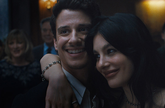 ’’سمتھنگ ویری بیڈ اِز گوئنگ ٹو ہیپن ‘‘:ڈفر برادرز کی نئی سیریز کا ٹریلر جاری 