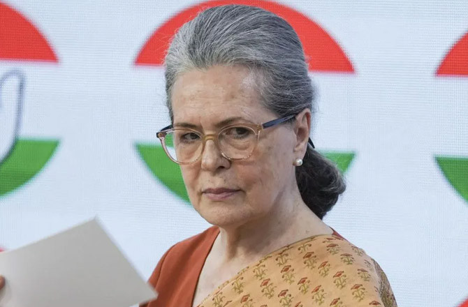 سونیا گاندھی نے خامنہ ای کی ہلاکت پر حکومت کی خاموشی پر اٹھایا سوال 