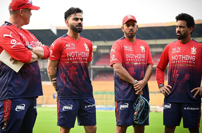 کوہلی کی قیادت میں آر سی بی خطاب کے دفاع کے لیے تیار