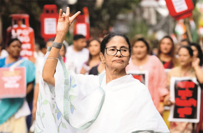 بنگال میں چیف سیکریٹری، داخلہ سیکریٹری،  ڈی جی پی اور کولکاتا کےپولیس کمشنر کا تبادلہ