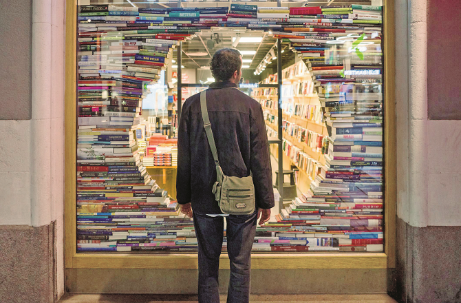 اَدب کا کام صرف سماجی تباہیوں اور خارجی حادثوں کا اثر قبول کرنا نہیں ہے