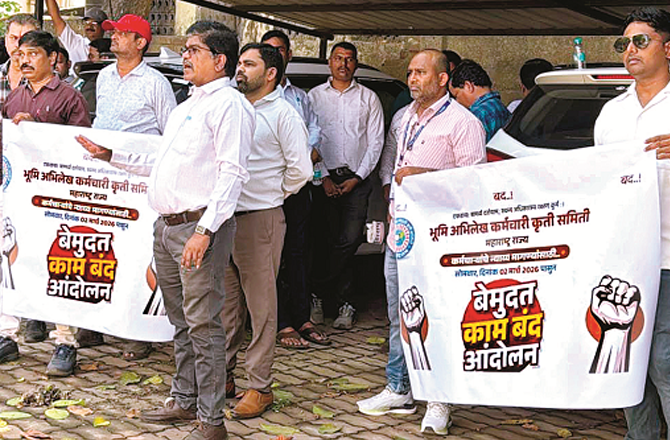  بھیونڈی: محکمۂ اراضی ریکارڈ کے ملازمین کی ہڑتال