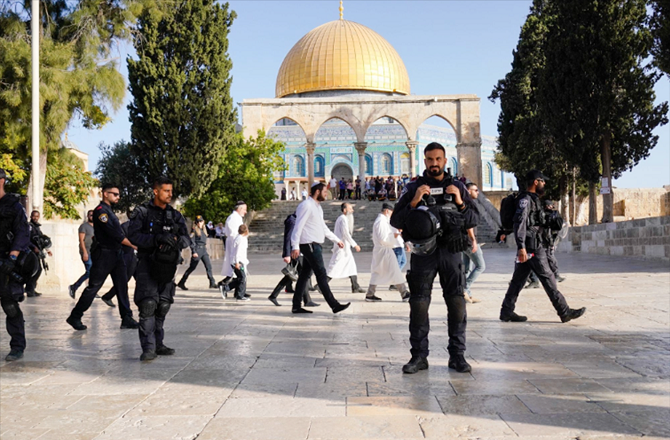 مسجد اقصیٰ میں عید کی نماز پر پابندی، کشیدگی عروج پر، عالمی مذمت تیز