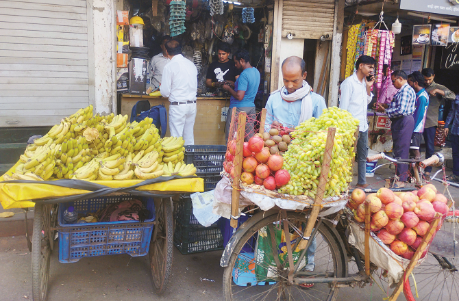 جنگ کے اثر سے کیلے اور انگور سستے، سیب مہنگا