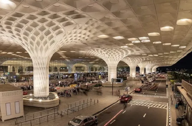 ممبئی ایئرپورٹ ٹرمینل ۲؍ سے مشہور سرخ قالین ہٹا دیا گیا، مسافروں کا ردعمل