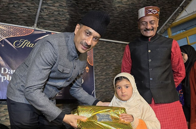 ہندوستانی فوج کا پٹن، بارہمولہ میں یتیم بچوں کے لیے پرتکلف افطار کا اہتمام