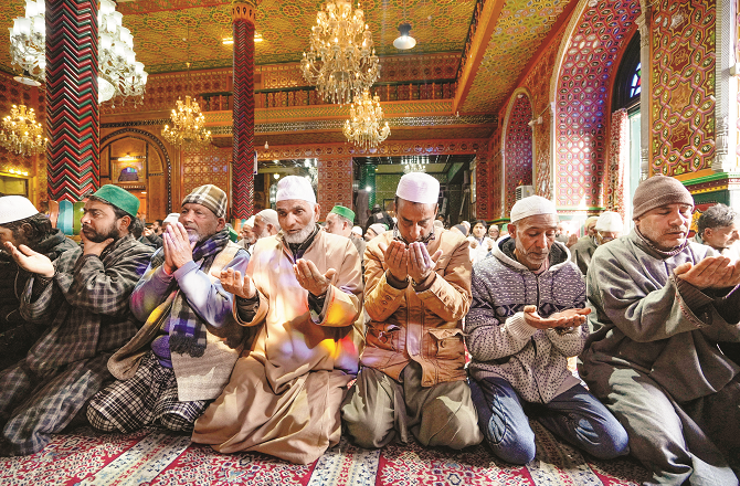 ایک رات، ہزار مہینوں کے برابر ہو سکتی ہے اور غفلت منزل کو صدیوں دور کر سکتی ہے