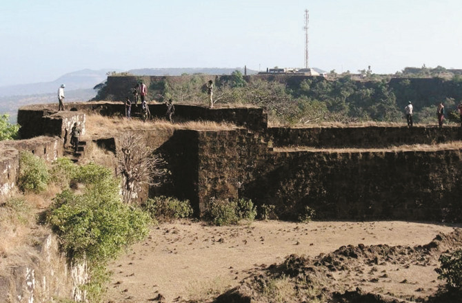 بھودر گڑھ قلعہ:کولہاپور میں اونچی چٹان پر تعمیر کیا گیا قدیم قلعہ