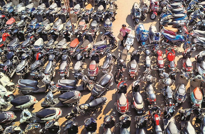 فروری میں گاڑیوں کی فروخت کا نیا ریکارڈ قائم، ۲۴؍لاکھ سے زائد یونٹس کی فروخت