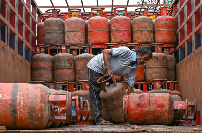 ’’ریاست میں گھریلو گیس سلنڈر کی کوئی کمی نہیں ہے‘‘