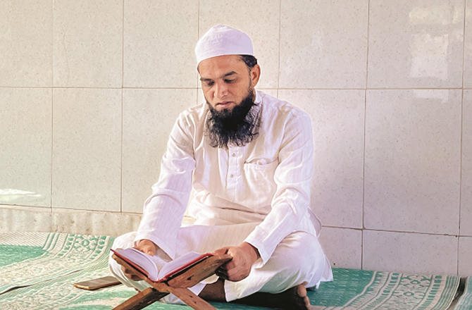 ۱۵؍پارہ حفظ کرنے کےبعد سے ہی تراویح پڑھا نے لگے تھے حافظ خالد قریشی