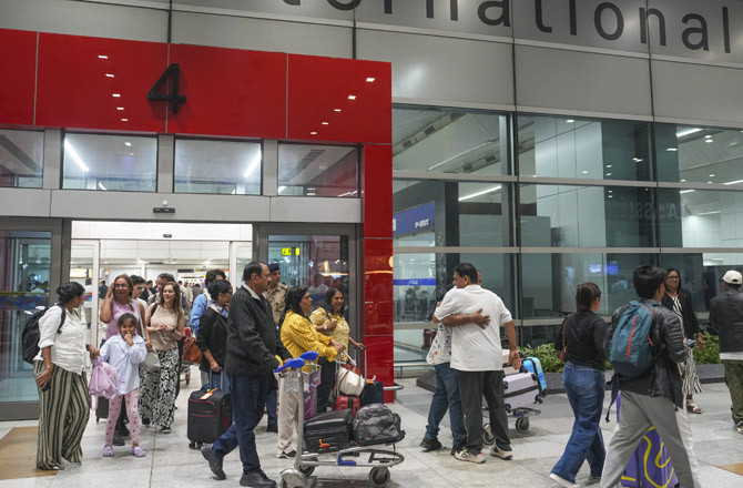 ہندوستانی ایئرلائنز نے آج  سے مغربی ایشیا کے منتخب شہروں کے لیے پروازیں شروع کیں