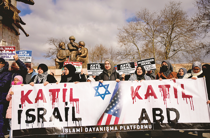 اس ہفتے اخبارات میں آیت اللہ علی خامنہ ای کی شہادت، ایران پر حملے سرخی میں رہے