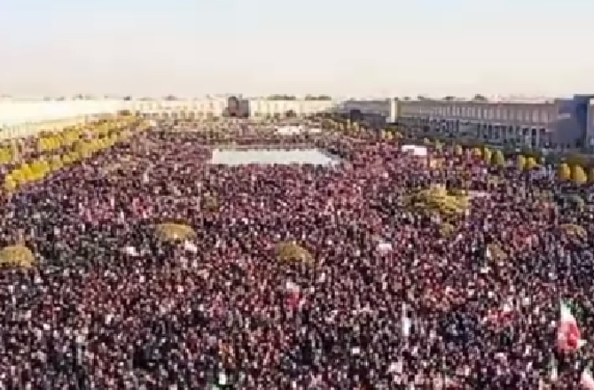 ایران: اصفہان میں خامنہ ای کو خراجِ عقیدت، ملک بھر میں سوگ کی فضا