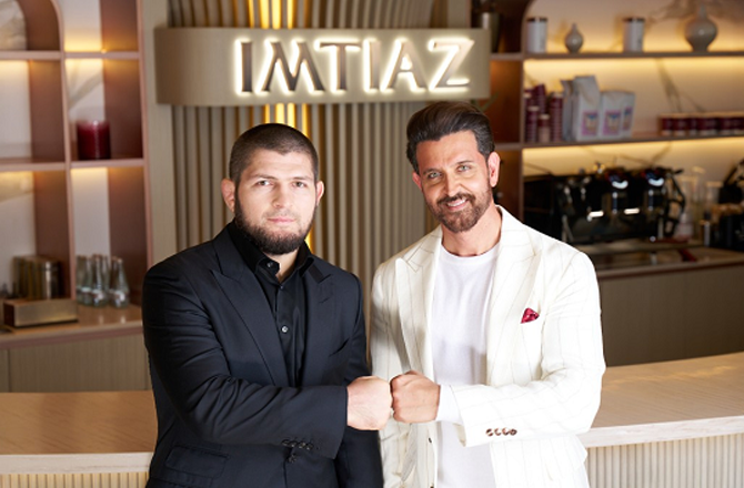 رتیک روشن اور خبیب ایک ساتھ، دبئی میں اشتہار کی شوٹنگ وائرل