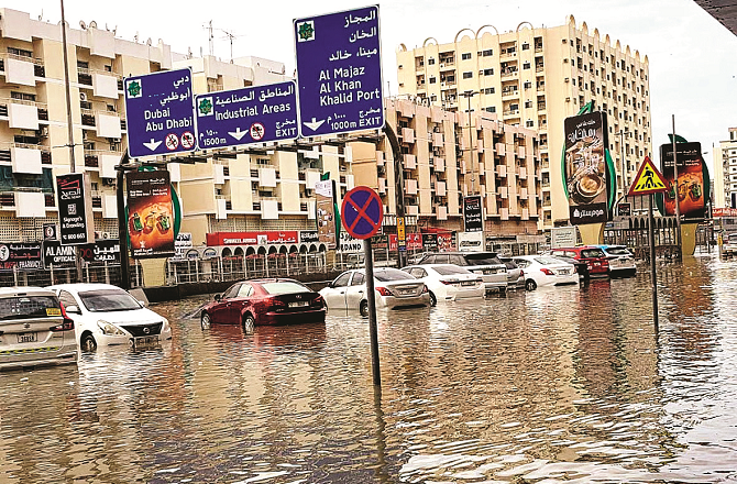 خلیجی ممالک میں شدید بارش سےمعمولات زندگی مفلوج