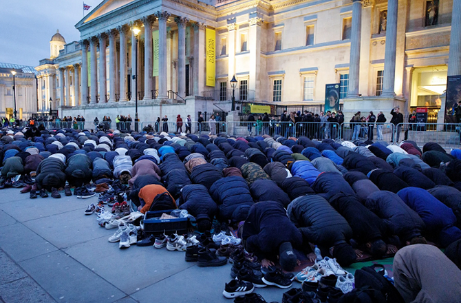 لندن: ٹریفلگر اسکوائر پر نماز تنازع: برطانیہ میں مذہبی آزادی پر بحث