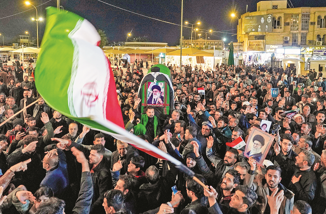 آیت اللہ خامنہ ای: تدفین آج ۶؍مارچ کومشہد میں ہوگی،لاکھوں افراد کی شرکت متوقع