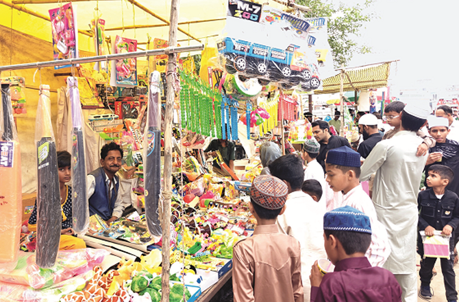 ہمارے یہاں عید کے میلے کو میلہ دیکھنا نہیں کہتے بلکہ عیدی دیکھنا بولتے ہیں 