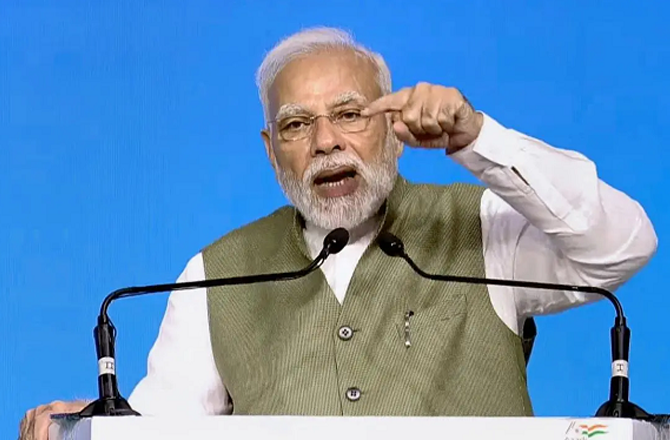 وزیراعظم مودی کے نام سب سے طویل مدت تک حکومت چلانے کا ریکارڈ درج
