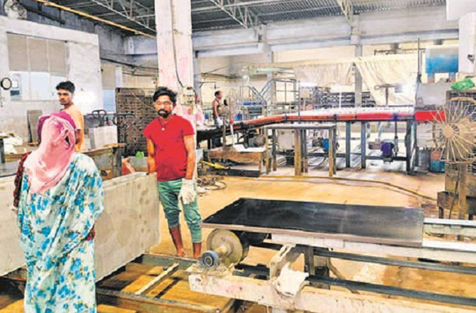 ایران- اسرائیل جنگ کے سبب گجرات میں ۱۰۰؍ سے زائد فیکٹریاں بند