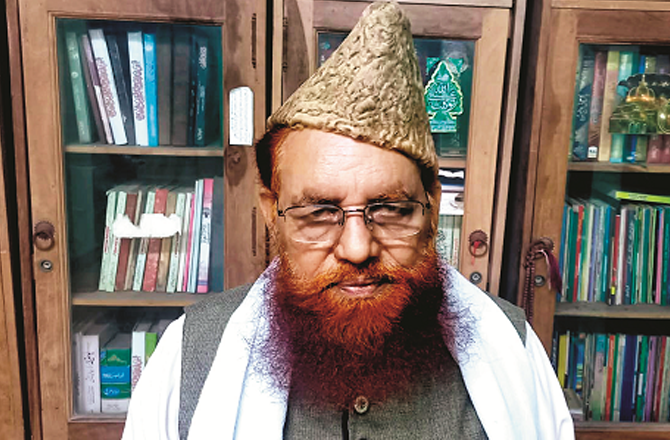 ’’چاند رات کو دف بجاتا اور خوشی کے گیت گاتا  ایک گروپ محلے میں نکلتا تھا‘‘