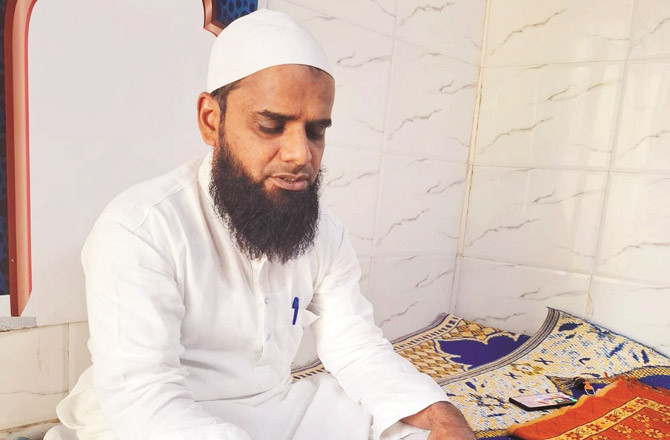  ٹیمپوچلانے کے ساتھ ۲۷؍سال سے تراویح پڑھا رہے ہیں حافظ نجم الدین