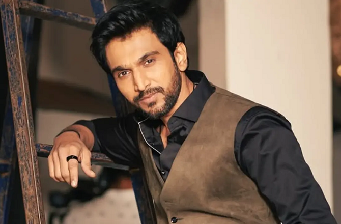 رتیک روشن کی نئی فلم ’’میس‘‘ میں پرتیک گاندھی مرکزی کردار میں نظر آئیں گے