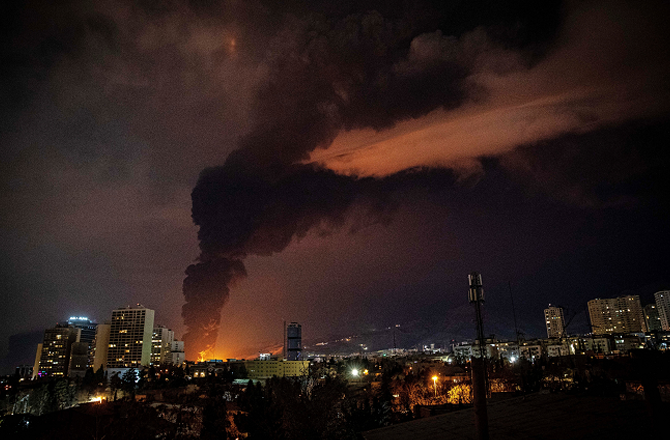 ایران: تیل کے ذخائر پر حملے کے بعد تہران میں ایندھن کی فروخت محدود