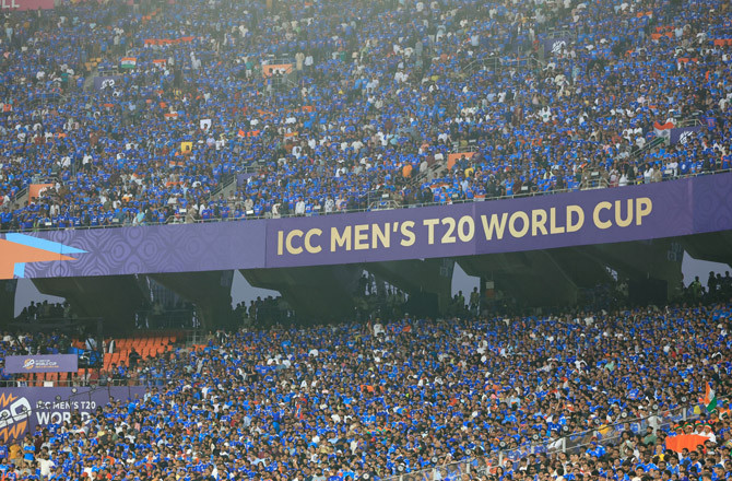 رکی مارٹن اور سکھبیر کا جادو: ٹی ۲۰؍ ورلڈ کپ فائنل سے قبل اسٹیڈیم میں جشن 