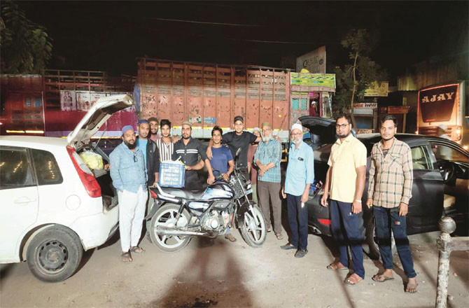 سنگم نیرکےنوجوانوں کی ہاسٹل کےطلبہ کی سحری کی فکر،دوردراز مقام پراسکوٹر کےذریعےٹفن پہنچائےجاتے ہیں