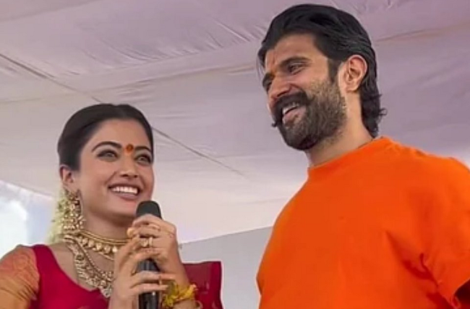 وجے دیوراکونڈا، رشیمکا مندانا کا اعلان، ۴۴؍ سرکاری اسکولوں کے طلبہ کیلئے وظائف