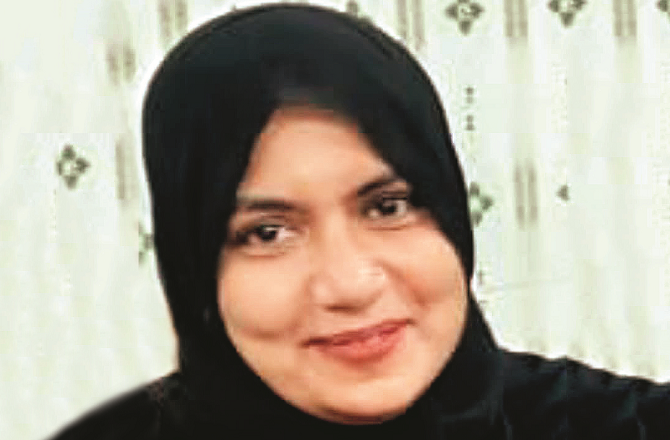 فرزانہ لطیف شیخ روزہ کے اہتمام کے ساتھ بیس افراد کیلئے ٹفن تیار کرتی ہیں