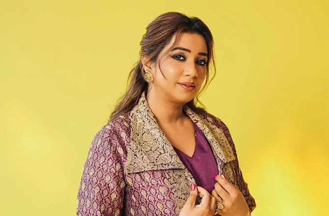 شریا گھوشال کی لِپ سنک پر تنقید، لائیو گائیکی کو فنکار کی اصل محنت قرار دیا