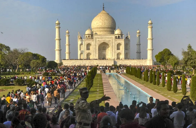 تاج محل یا کسی بھی محفوظ تاریخی مقام کا نام  تبدیل کرنےکی کوئی تجویز نہیں: حکومت