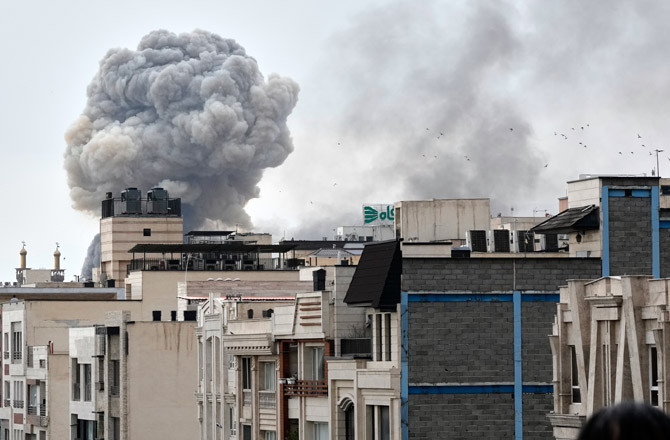 ایران کا آبنائے ہرمز سے گزرنے والے جہازوں پر حملے کا اعلان