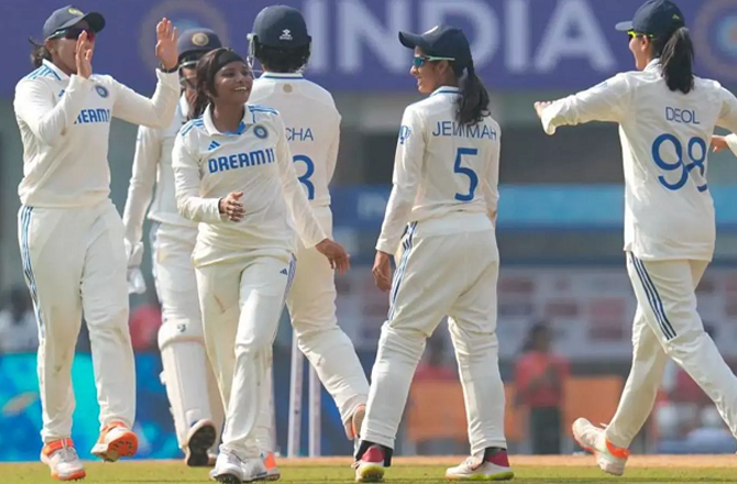ہندوستانی خواتین ٹیم پر شکست کا خطرہ