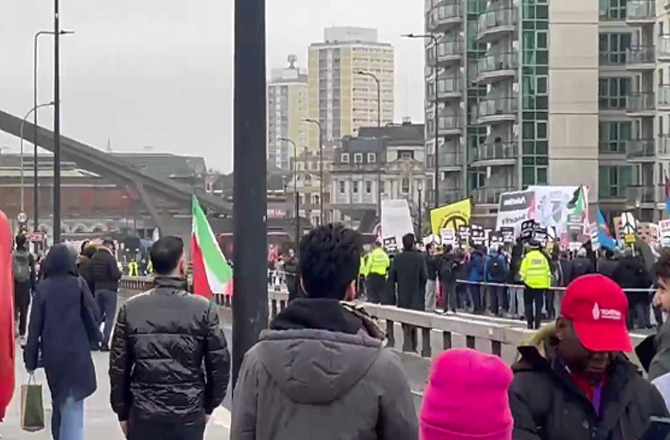 یورپ میں ایران حملوں کی مخالفت، امریکہ میں بھی جنگ پر سوالات