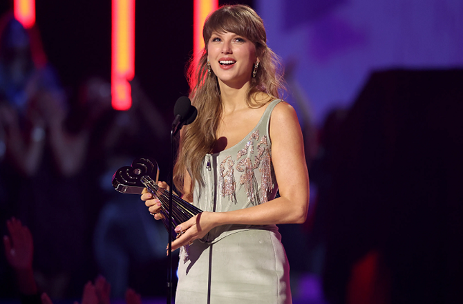 ٹیلر سوئفٹ نے iHeartRadio ایوارڈز میں ۷؍اعزاز جیتے