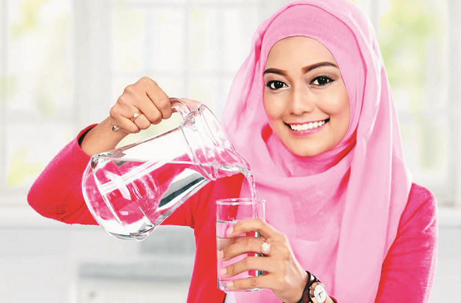 گرمی اور روزہ: جسم میں پانی کی کمی سے کیسے بچیں؟