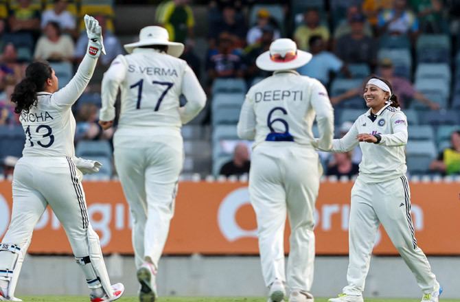 آسٹریلوی خواتین ٹیم نے ٹیسٹ میچ میں ہندوستان کو۱۰؍ وکٹ سے ہرایا