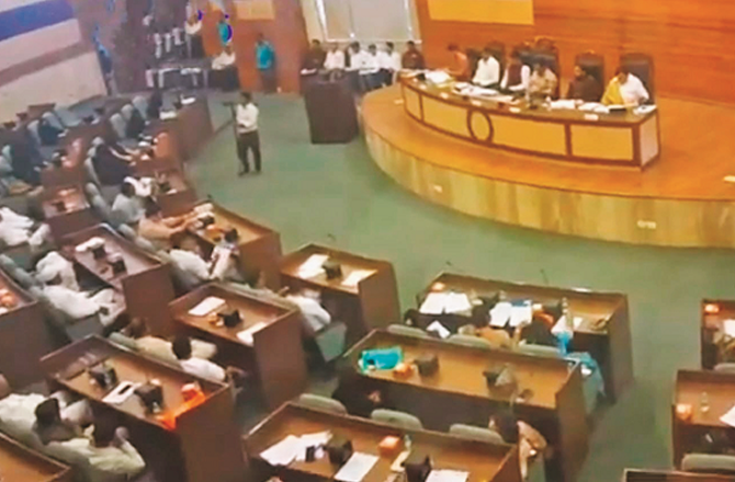 بھیونڈی: عوامی مسائل پر کارپوریٹرز اور انتظامیہ کے درمیان سخت بحث 
