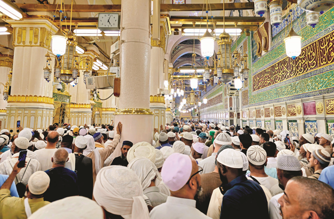 درود کا کثر ت سے وِرد قیامت کے دن عرش کے سائے کا ذریعہ ہے