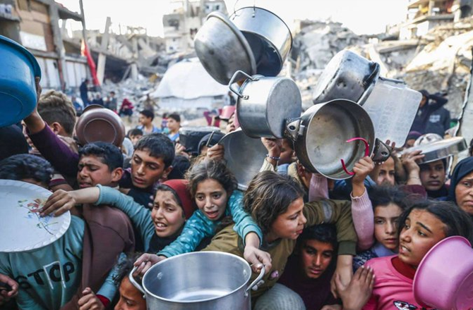 غزہ: خوراک کی تقسیم کے مرکز پر اسرائیلی حملے، ۴؍ فلسطینی جاں بحق