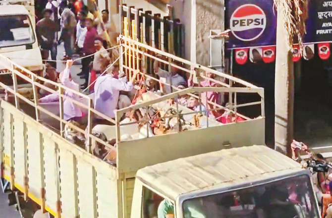 میرا روڈ کی رہائشی سوسائٹی میں بکرے رکھنے پر ہنگامہ