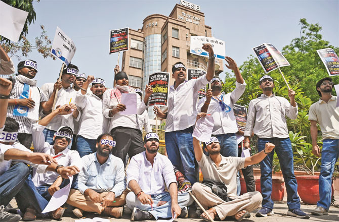 طلبہ کے سنگین مسائل کی اصل وجہ بدترین بدعنوانی 
