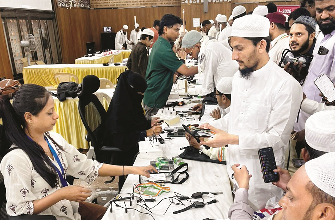 اسمارٹ واچ استعمال کرنے میں عازمین کو دشواریوں کا سامنا