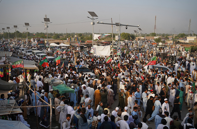 پاکستان: مذاکرات ناکام، عمران خان کے ہزاروں حامیوں کا اسلام آباد کی جانب مارچ