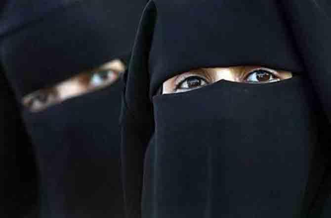 جموں کشمیر: میڈیکل کالج کی طالبات کا الزام، خاتون ڈاکٹر نے برقع اتارنے کو کہا