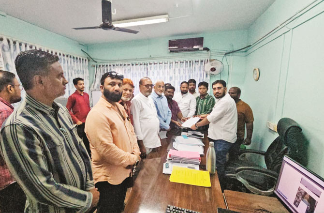 جلگاؤں: میونسپل نوٹس پر بھنگار بازار کے دکانداروں کو اعتراض